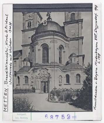 Vorschaubild Metten, Benediktinerabtei, Kirche St. Miachael, Westfassade mit Westchor Diasammlung